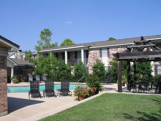 Colonial Plaza Apartments